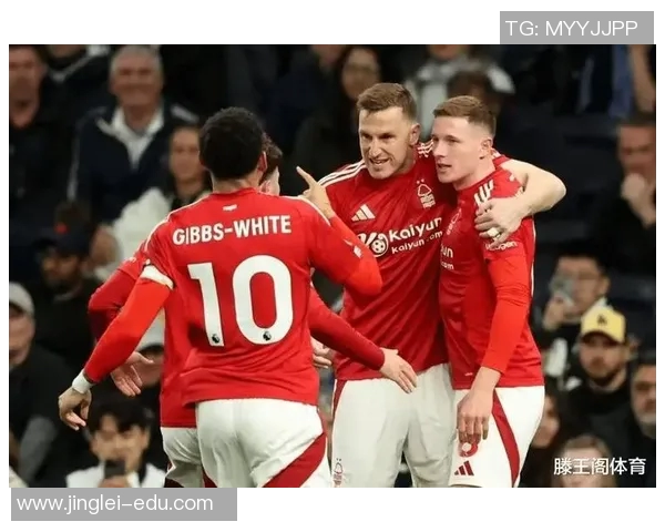 曼联与切尔西在英超第33轮激战正酣谁能笑到最后